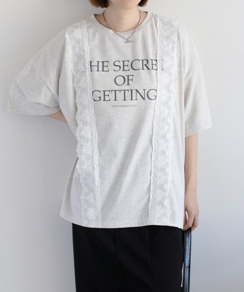 cepo(セポ)の「ロゴプリント レース半袖Tee(Tシャツ/カットソー・レディース・ホワイト/ライトグレー/ブラック・FREE)」の1枚目の写真