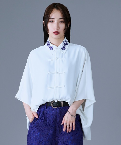 Ellno Loset(エルノロゼット)の「フラワー刺繍チャイナドルマンシャツ(シャツ/ブラウス・メンズ・ブルーグレー/オフホワイト/グリーン/ブラック・SMALL/LARGE/MEDIUM)」の7枚目の写真