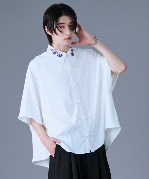 Ellno Loset(エルノロゼット)の「フラワー刺繍チャイナドルマンシャツ(シャツ/ブラウス・メンズ・ブルーグレー/オフホワイト/グリーン/ブラック・SMALL/LARGE/MEDIUM)」の8枚目の写真