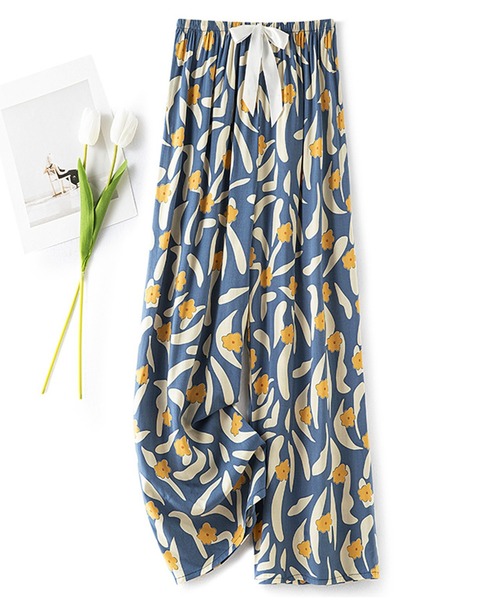 DAY CLOSET（デイ クローゼット）の「【通気性・吸湿性有】ゆったり履ける総柄ウエストリボンリラックスルームパンツ レディース（ルームウェア/パジャマ・レディース・アイボリー/ブルー/ブラック系その他/ホワイト系その他/パープル系その他/ブラック/ベージュ/ブルー系その他/ベビーピンク/ホワイト系その他2/カラフル/スミクロ/マルチ・FREE）」の8枚目の写真