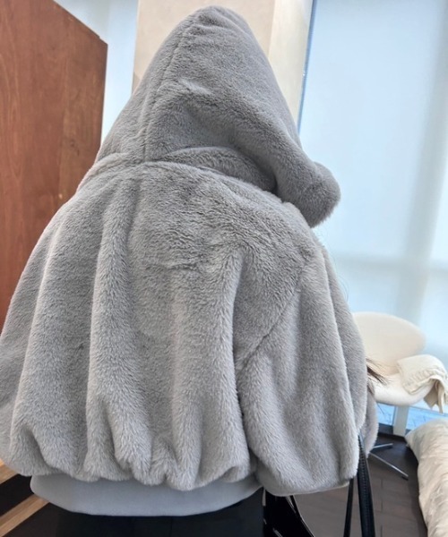 ipugo(イプゴ)の「ipugo/イプゴ オーバーサイズ ファーパーカー スウェット トレーナー(パーカー・レディース・グレー/ホワイト・FREE)」の10枚目の写真