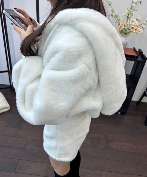 ipugo(イプゴ)の「ipugo/イプゴ オーバーサイズ ファーパーカー スウェット トレーナー(パーカー・レディース・グレー/ホワイト・FREE)」の17枚目の写真