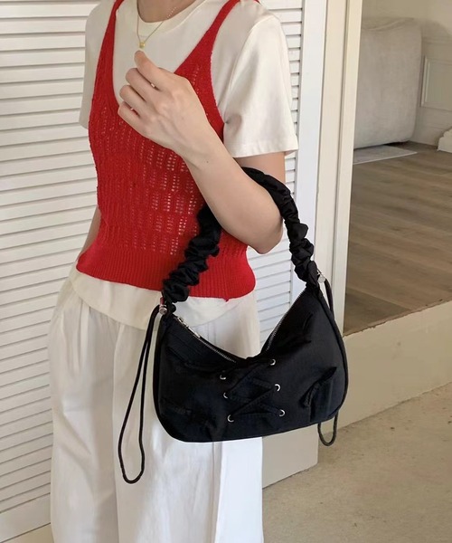 ROOPTOKYO(ループトウキョウ)の「編み上げリボンデザイン シャーリングショルダーバック 2way(ショルダーバッグ・レディース・ブラック/ホワイト/ピンク/ベージュ/ネイビー・FREE)」の22枚目の写真