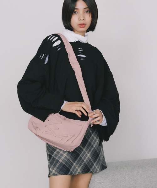 ROOPTOKYO(ループトウキョウ)の「編み上げリボンデザイン シャーリングショルダーバック 2way(ショルダーバッグ・レディース・ブラック/ホワイト/ピンク/ベージュ/ネイビー・FREE)」の15枚目の写真