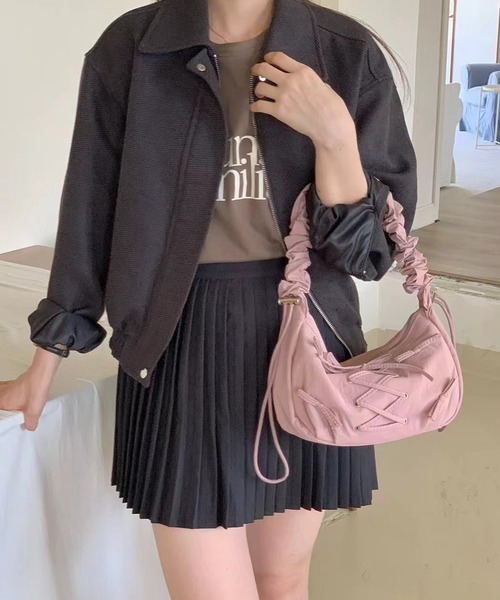 ROOPTOKYO(ループトウキョウ)の「編み上げリボンデザイン シャーリングショルダーバック 2way(ショルダーバッグ・レディース・ブラック/ホワイト/ピンク/ベージュ/ネイビー・FREE)」の16枚目の写真