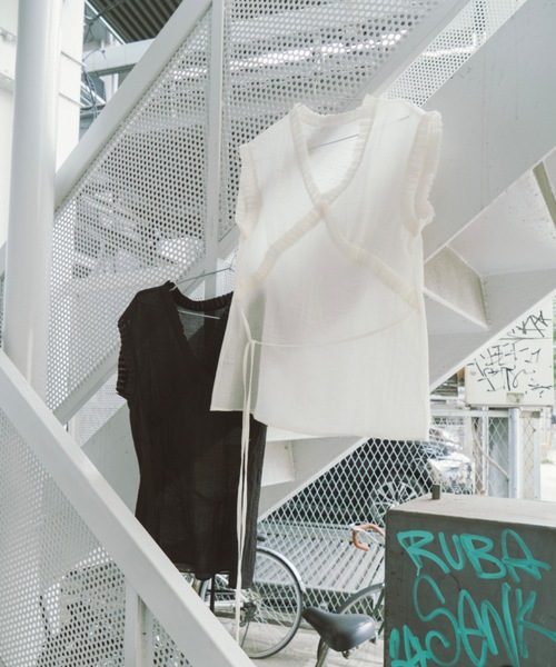 DRWCYS(ドロシーズ)の「リムシアートップス(Tシャツ/カットソー・レディース・ホワイト/ブラック・FREE)」の3枚目の写真