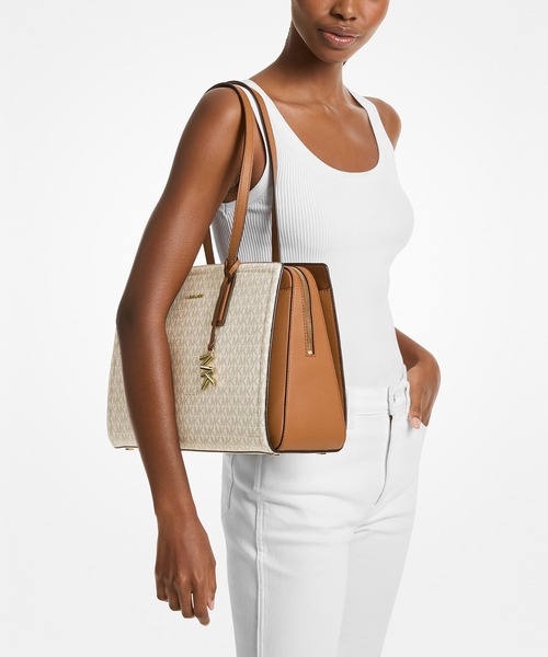 MICHAEL KORS(マイケルコース)の「LAILA トート ミディアム - MKシグネチャー(トートバッグ・レディース・ホワイト系その他・FREE)」の2枚目の写真