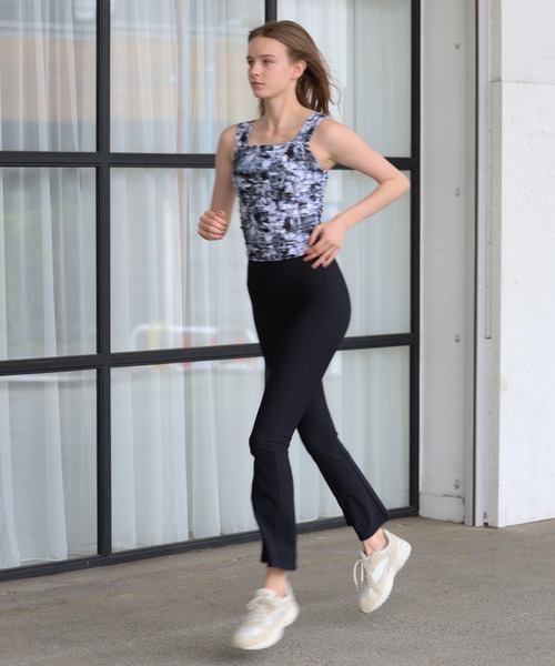 Julier Yoga and Relax(ジュリエヨガアンドリラックス)の「Julier エコシーベア天フレアパンツ(その他パンツ・レディース・ダークブルー/グレー/ブラック・1/0)」の6枚目の写真