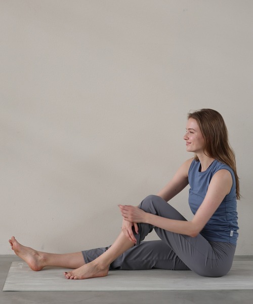 Julier Yoga and Relax(ジュリエヨガアンドリラックス)の「Julier エコシーベア天フレアパンツ(その他パンツ・レディース・ダークブルー/グレー/ブラック・1/0)」の10枚目の写真