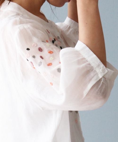 sanpo kuschel(サンポクシェル)の「鮮やか花刺繍ブラウス(半袖)(シャツ/ブラウス・レディース・ホワイト・FREE)」の8枚目の写真