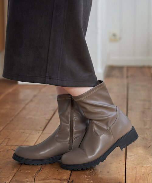 ikka（イッカ）の「【雑誌InRed1月・2月合併号掲載】ソフトトラックソールブーツ（ブーツ・レディース・ブラック/ブラウン/その他1・M/L）」の8枚目の写真