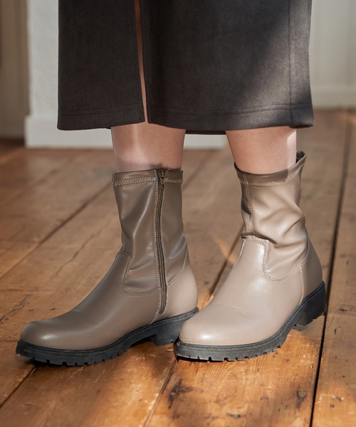 ikka（イッカ）の「【雑誌InRed1月・2月合併号掲載】ソフトトラックソールブーツ（ブーツ・レディース・ブラック/ブラウン/その他1・M/L）」の6枚目の写真