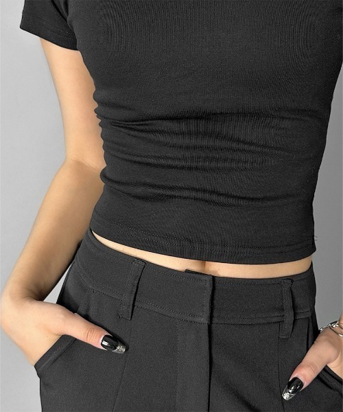LVEU.（ラブユ.）の「【LVEU.】ワンショルカップイントップス / トップス カットソー ワンショル ワンショルダー アシメ アシンメトリー 半袖 クロップド ショート ブラック ホワイト（Tシャツ/カットソー・レディース・ホワイト/ブラック・FREE）」の6枚目の写真