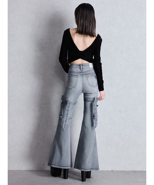 GYDA（ジェイダ）の「ハイウエスト strap cargo designフレアデニムパンツ（デニムパンツ・レディース・インディゴブルー/ライトブルー・X-SMALL/SMALL/MEDIUM）」の8枚目の写真