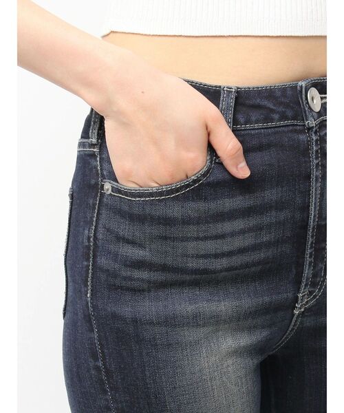 GYDA（ジェイダ）の「ハイウエスト strap cargo designフレアデニムパンツ（デニムパンツ・レディース・インディゴブルー/ライトブルー・X-SMALL/SMALL/MEDIUM）」の19枚目の写真