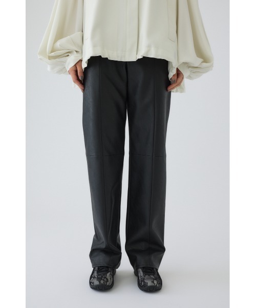 RIM.ARK（リムアーク）の「Leather like PT レザーライクパンツ（スラックス・レディース・ブラック・38/36）」の5枚目の写真