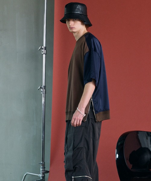 MAISON SPECIAL(メゾンスペシャル)の「《UNISEX》Different Material Docking Prime-Over Side Zip T-Shirt/異素材ドッキングプライムオーバーサイドジップTシャツ【MAISON SPECIAL/メゾンスペシャル】(Tシャツ/カットソー・メンズ・ブラック/グレイッシュベージュ/ブラウン/その他1・1/2/0)」の20枚目の写真