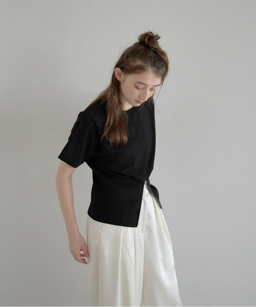 MINERTE（ミネルテ）の「【MINERTE】half zip hem knit / 裾ハーフジップ半袖ニット（ニット/セーター・レディース・ブラック/ブラウン系その他/ダークグレー・FREE）」の6枚目の写真