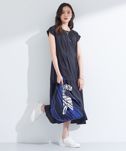 INDIVI（インディヴィ）の「【選べる柄／WEB限定カラー】ビッグニットバッグ（トートバッグ・レディース・ブラック系5/ホワイト系6/ホワイト系3/ブラック系4/ブルー系2/ダークブラウン系2/チャコール/ブラック系2/ホワイト系5・00）」の9枚目の写真