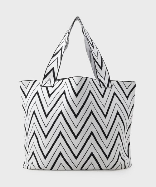 INDIVI（インディヴィ）の「【選べる柄／WEB限定カラー】ビッグニットバッグ（トートバッグ・レディース・ブラック系5/ホワイト系6/ホワイト系3/ブラック系4/ブルー系2/ダークブラウン系2/チャコール/ブラック系2/ホワイト系5・00）」の12枚目の写真