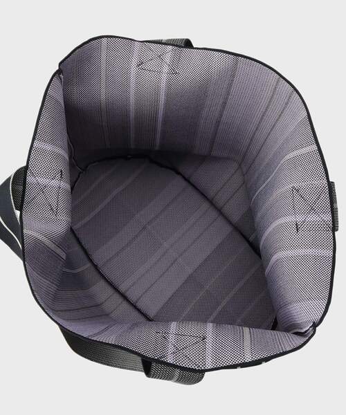 INDIVI（インディヴィ）の「【選べる柄／WEB限定カラー】ビッグニットバッグ（トートバッグ・レディース・ブラック系5/ホワイト系6/ホワイト系3/ブラック系4/ブルー系2/ダークブラウン系2/チャコール/ブラック系2/ホワイト系5・00）」の21枚目の写真