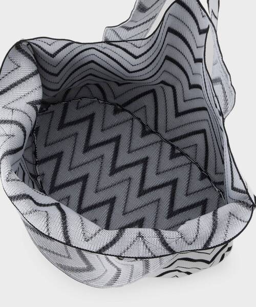 INDIVI（インディヴィ）の「【選べる柄／WEB限定カラー】ビッグニットバッグ（トートバッグ・レディース・ブラック系5/ホワイト系6/ホワイト系3/ブラック系4/ブルー系2/ダークブラウン系2/チャコール/ブラック系2/ホワイト系5・00）」の22枚目の写真