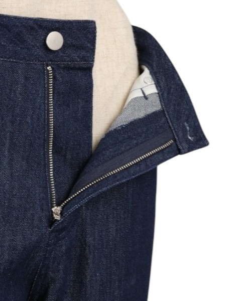 nissen（ニッセン）の「ストレートデニムパンツ（カーゴパンツ・レディース・インディゴブルー・マルチサイズ）」の3枚目の写真
