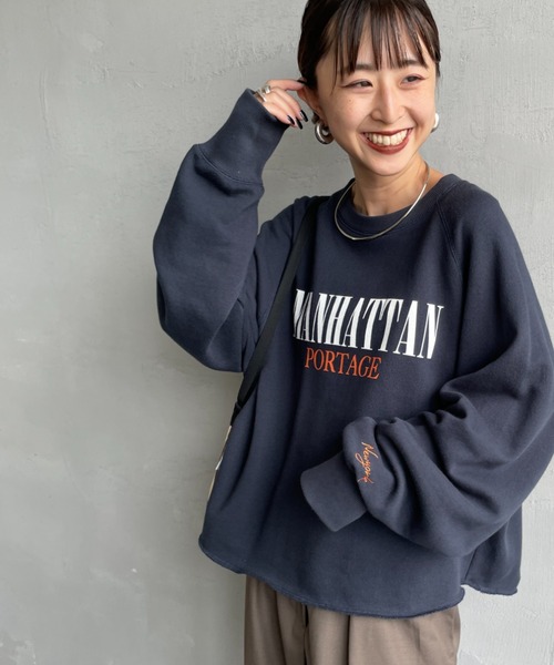 Manhattan Portage（マンハッタンポーテージ）の「[MANHATTAN PORTAGE/マンハッタンポーテージ] 別注 ロゴプリント カットオフスウェット（スウェット・レディース・グレー/ブラック/ピンク/ネイビー/オートミール・F）」の4枚目の写真