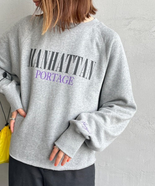 Manhattan Portage（マンハッタンポーテージ）の「[MANHATTAN PORTAGE/マンハッタンポーテージ] 別注 ロゴプリント カットオフスウェット（スウェット・レディース・グレー/ブラック/ピンク/ネイビー/オートミール・F）」の2枚目の写真