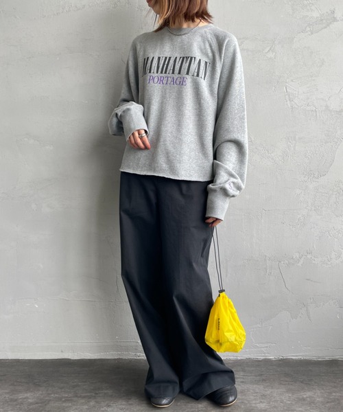 Manhattan Portage（マンハッタンポーテージ）の「[MANHATTAN PORTAGE/マンハッタンポーテージ] 別注 ロゴプリント カットオフスウェット（スウェット・レディース・グレー/ブラック/ピンク/ネイビー/オートミール・F）」の7枚目の写真