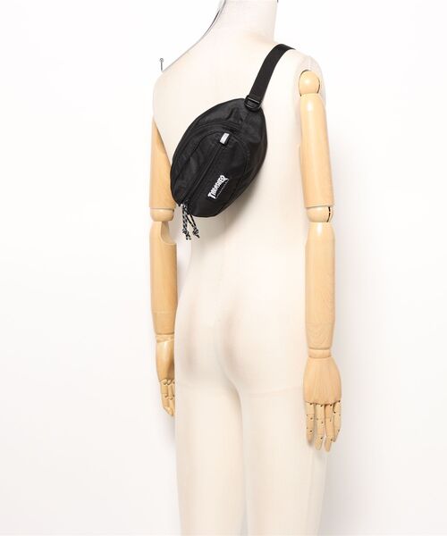 THRASHER(スラッシャー)の「【THRASHER/スラッシャー】Waist Bag 撥水加工 ブランドロゴ ウエストバッグ ボディバッグ(ボディバッグ/ウエストポーチ・メンズ・ブラック/ブラック系その他/ブラック×ホワイト・FREE)」の4枚目の写真