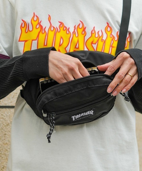 THRASHER(スラッシャー)の「【THRASHER/スラッシャー】Waist Bag 撥水加工 ブランドロゴ ウエストバッグ ボディバッグ(ボディバッグ/ウエストポーチ・メンズ・ブラック/ブラック系その他/ブラック×ホワイト・FREE)」の2枚目の写真