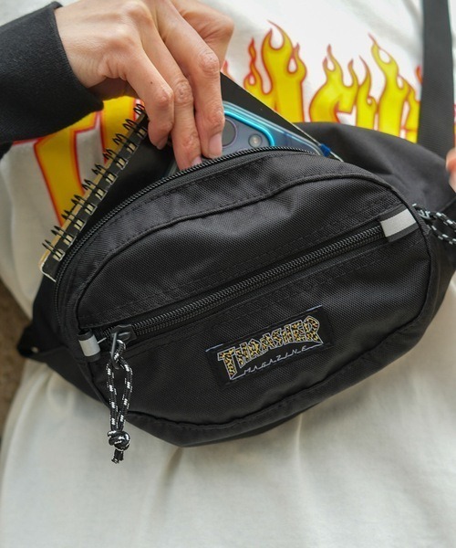 THRASHER(スラッシャー)の「【THRASHER/スラッシャー】Waist Bag 撥水加工 ブランドロゴ ウエストバッグ ボディバッグ(ボディバッグ/ウエストポーチ・メンズ・ブラック/ブラック系その他/ブラック×ホワイト・FREE)」の3枚目の写真