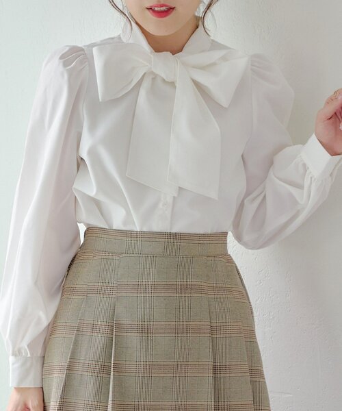 continuer de NICE CLAUP（コンティニューデナイスクラップ）の「【リバイバルアイテム】【新色登場！】リボンボウタイブラウス（シャツ/ブラウス・レディース・ブラック/オフホワイト/チェック/サックスブルー/ストライプ・FREE）」の9枚目の写真