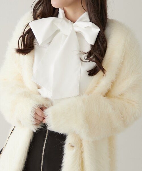 continuer de NICE CLAUP（コンティニューデナイスクラップ）の「【リバイバルアイテム】【新色登場！】リボンボウタイブラウス（シャツ/ブラウス・レディース・ブラック/オフホワイト/チェック/サックスブルー/ストライプ・FREE）」の2枚目の写真