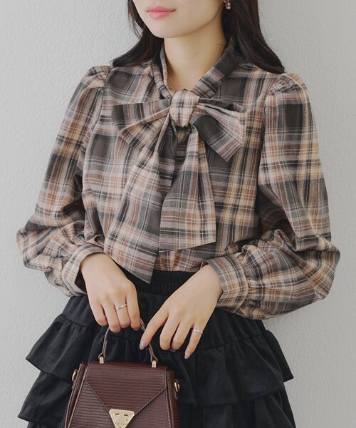 continuer de NICE CLAUP（コンティニューデナイスクラップ）の「【リバイバルアイテム】【新色登場！】リボンボウタイブラウス（シャツ/ブラウス・レディース・ブラック/オフホワイト/チェック/サックスブルー/ストライプ・FREE）」の5枚目の写真