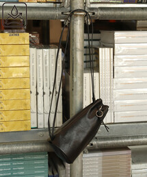 Firsthand | Firsthand/ファーストハンド レザーキンチャクショルダーバッグ / 牛革 / 撥水レザー(ショルダーバッグ)