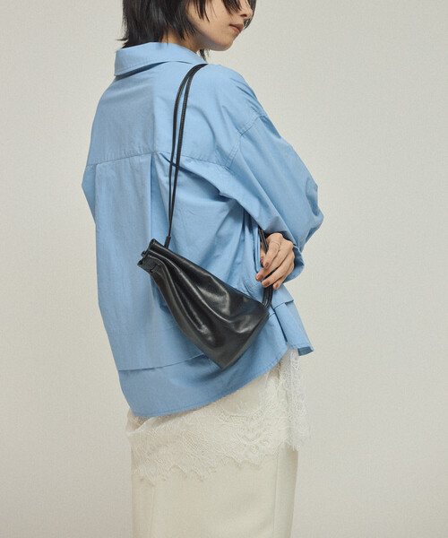 Firsthand(ファーストハンド)の「Firsthand/ファーストハンド レザーキンチャクショルダーバッグ / 牛革 / 撥水レザー(ショルダーバッグ・レディース・ブラック・ONE SIZE)」の5枚目の写真