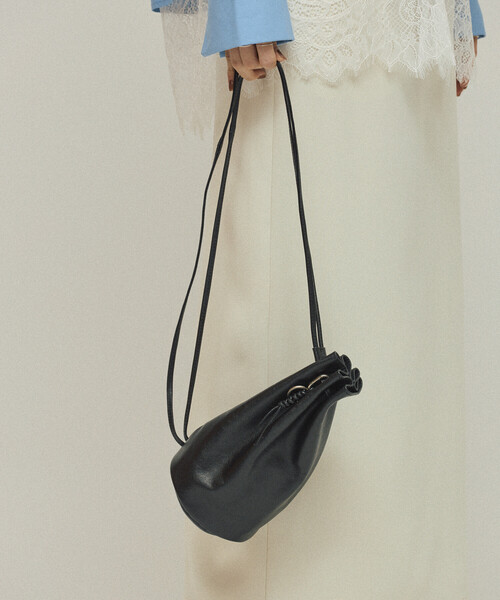 Firsthand(ファーストハンド)の「Firsthand/ファーストハンド レザーキンチャクショルダーバッグ / 牛革 / 撥水レザー(ショルダーバッグ・レディース・ブラック・ONE SIZE)」の10枚目の写真