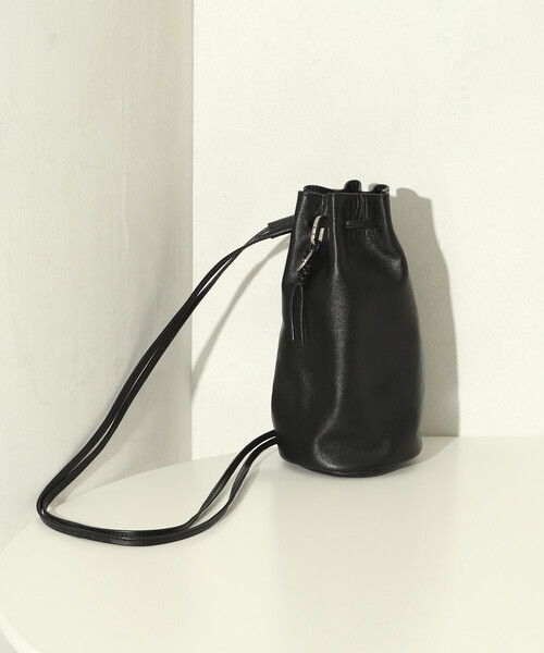Firsthand(ファーストハンド)の「Firsthand/ファーストハンド レザーキンチャクショルダーバッグ / 牛革 / 撥水レザー(ショルダーバッグ・レディース・ブラック・ONE SIZE)」の9枚目の写真