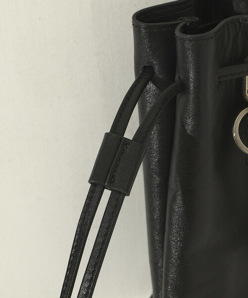 Firsthand(ファーストハンド)の「Firsthand/ファーストハンド レザーキンチャクショルダーバッグ / 牛革 / 撥水レザー(ショルダーバッグ・レディース・ブラック・ONE SIZE)」の13枚目の写真