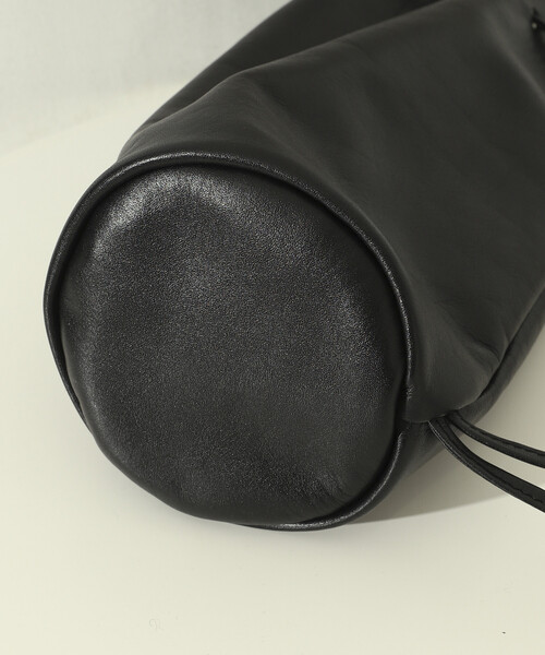 Firsthand(ファーストハンド)の「Firsthand/ファーストハンド レザーキンチャクショルダーバッグ / 牛革 / 撥水レザー(ショルダーバッグ・レディース・ブラック・ONE SIZE)」の3枚目の写真