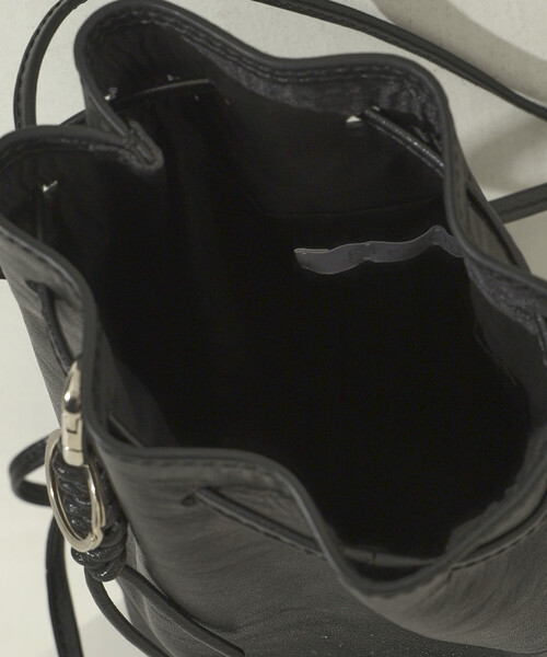 Firsthand(ファーストハンド)の「Firsthand/ファーストハンド レザーキンチャクショルダーバッグ / 牛革 / 撥水レザー(ショルダーバッグ・レディース・ブラック・ONE SIZE)」の4枚目の写真