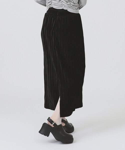 Ray BEAMS（レイビームス）の「プリーツ ベロア タイト スカート（スカート・レディース・ブラック/ダークブラウン・0/1）」の6枚目の写真