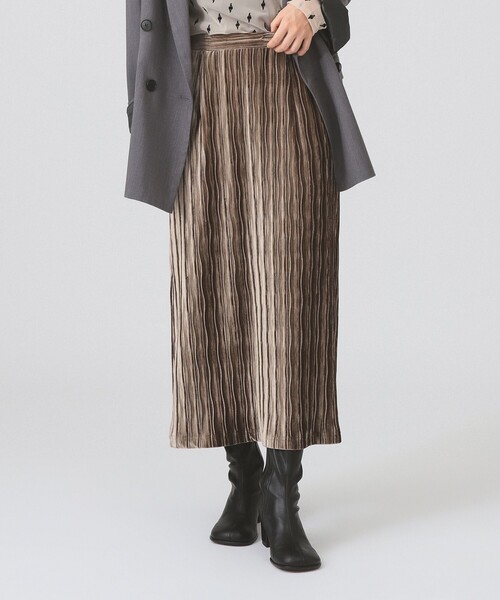 Ray BEAMS（レイビームス）の「プリーツ ベロア タイト スカート（スカート・レディース・ブラック/ダークブラウン・0/1）」の10枚目の写真