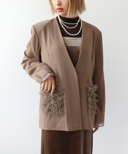 Three Four Time(スリーフォータイム)の「ポケットフリルジャケット(テーラードジャケット・レディース・ブラック/ブラウン・FREE)」の2枚目の写真