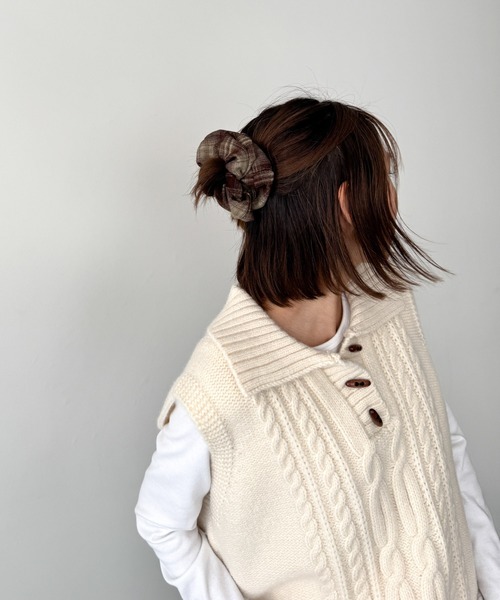 CANAL JEAN（キャナルジーン）の「El mar　ネルチェックシュシュ（シュシュ・レディース・ベージュ/サックスブルー・ONE SIZE）」の2枚目の写真