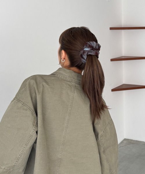 CANAL JEAN（キャナルジーン）の「El mar　ネルチェックシュシュ（シュシュ・レディース・ベージュ/サックスブルー・ONE SIZE）」の6枚目の写真