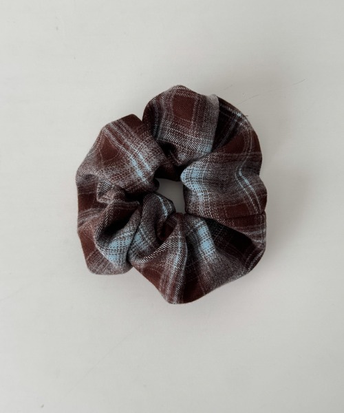 CANAL JEAN（キャナルジーン）の「El mar　ネルチェックシュシュ（シュシュ・レディース・ベージュ/サックスブルー・ONE SIZE）」の8枚目の写真