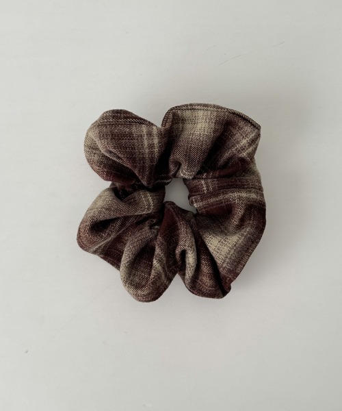 CANAL JEAN（キャナルジーン）の「El mar　ネルチェックシュシュ（シュシュ・レディース・ベージュ/サックスブルー・ONE SIZE）」の7枚目の写真